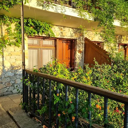 Faralia Ξενοδοχείο 3*